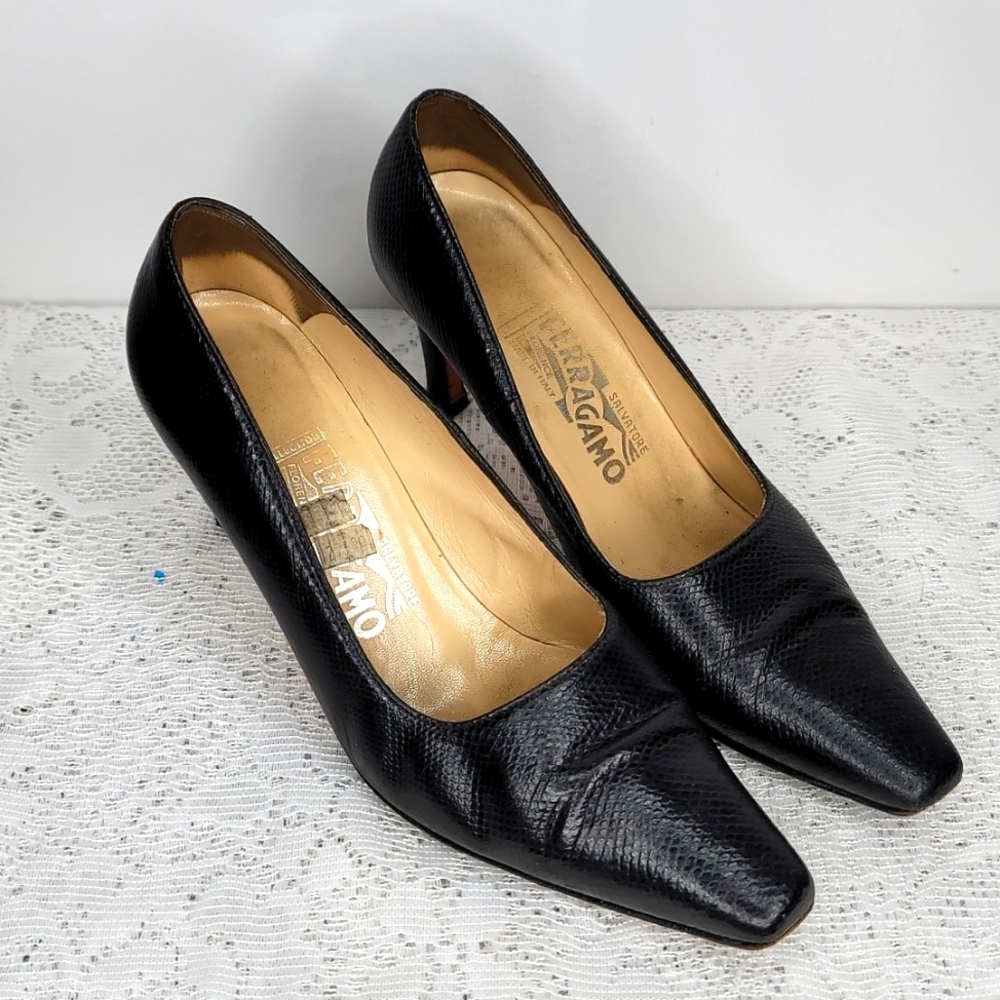 Salvatore Ferragamo black point toe slip on leather heels sz 8